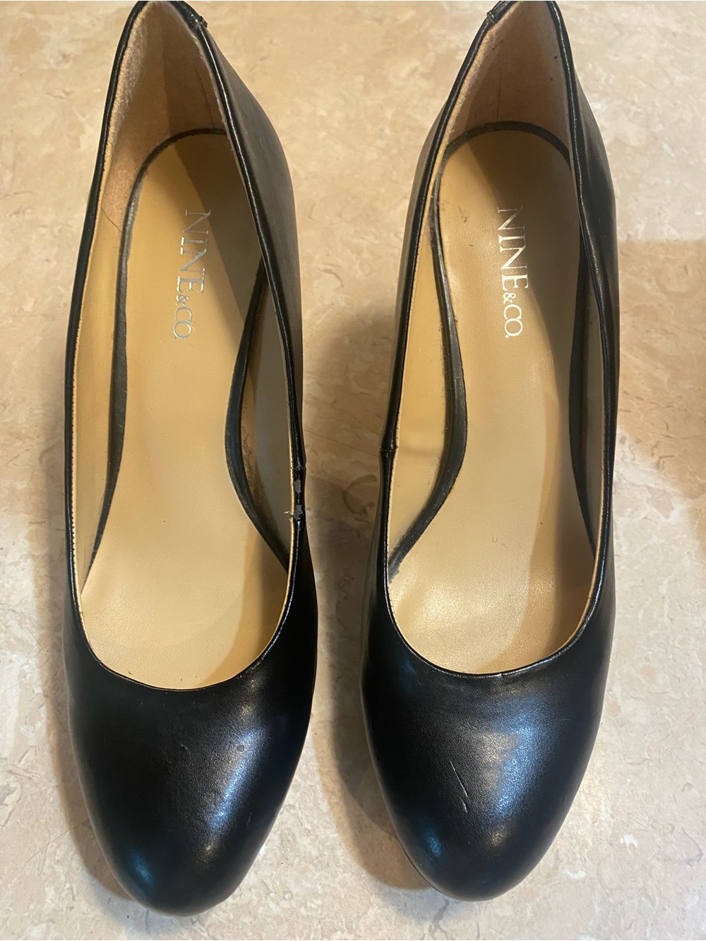 Nine & Co. Black Round-Toe Leather Pumps